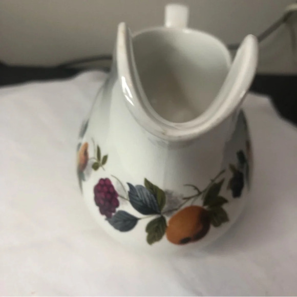 5/$25
Orchard Ridgway Ironstone Gravy Boat White Fruit Leaf Pattern England - Picture 6 of 6